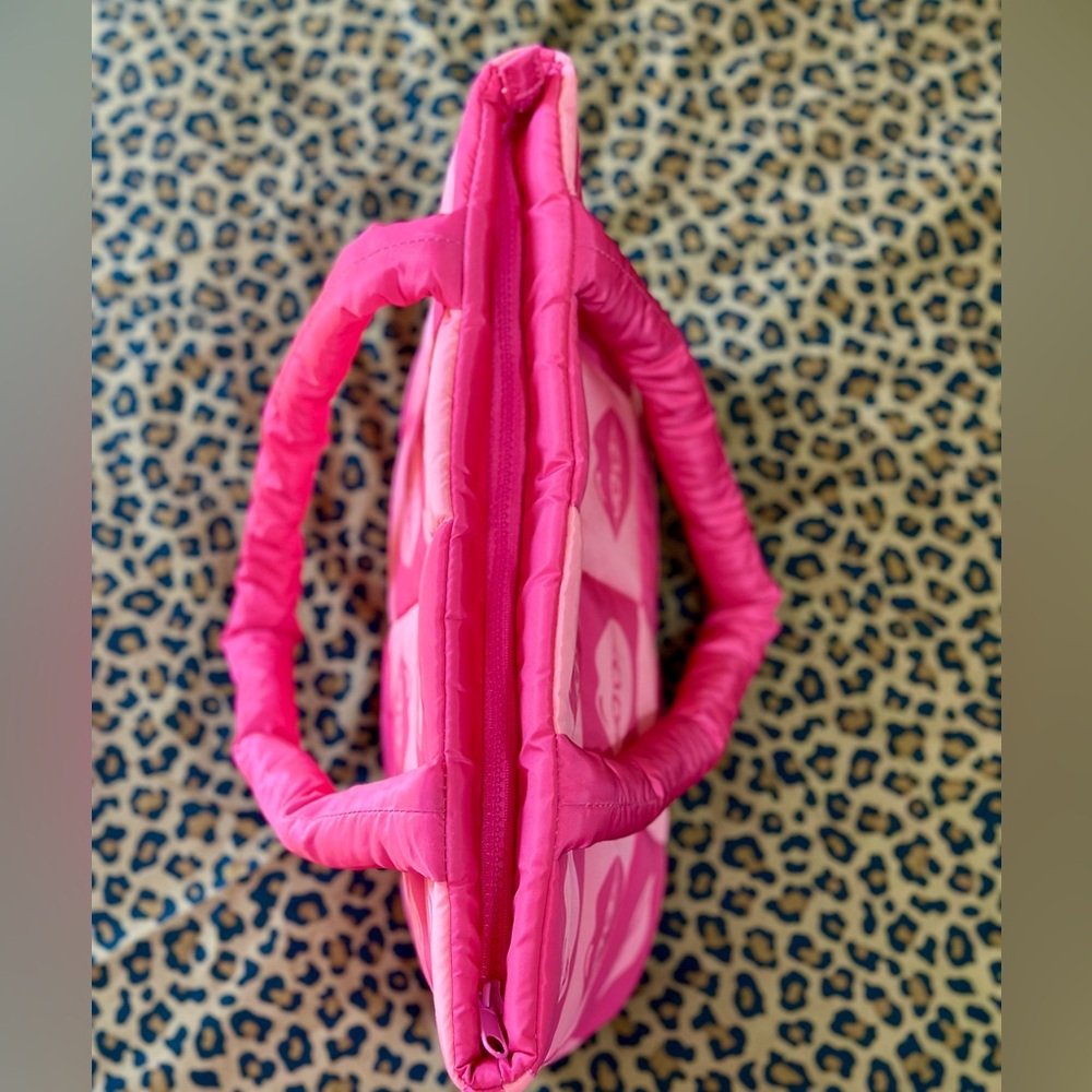 Pink Puffer Tote With Lips Pattern - Picture 2 of 8